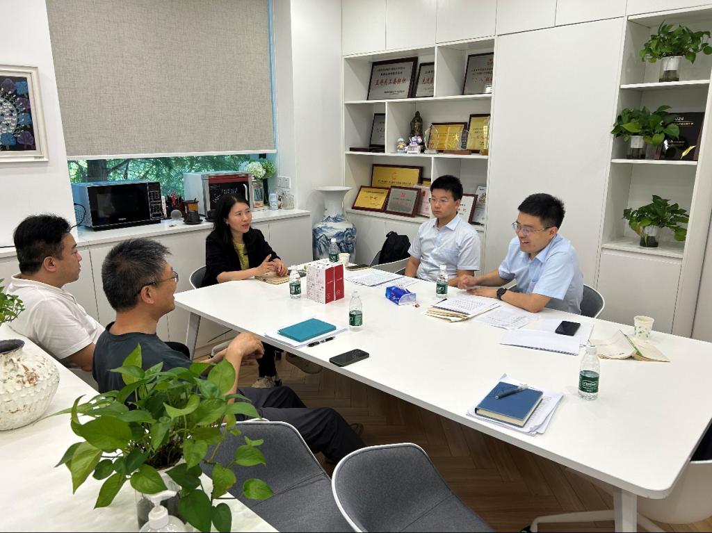 学院赴上海对外经贸大学国际经贸学院开展调研交流，共谋经济贸易咨询新路径